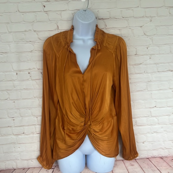 GRACE + KARMA satin yellow ruched detailing blouse size small - Picture 3 of 7